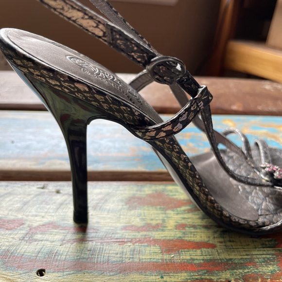 SOLD
CARLOS by Carlos Santana size 7 1/2 sandals. Pristine, silver and jeweled. - Picture 2 of 5